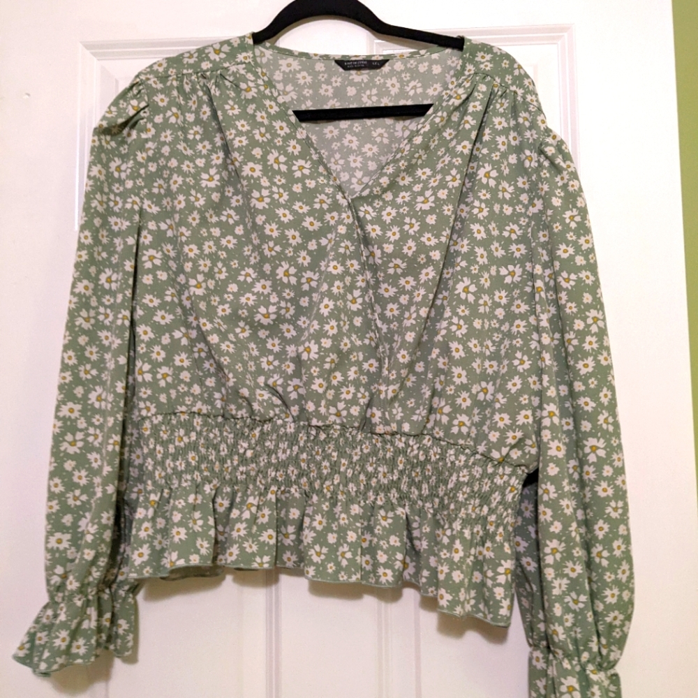 SOLD Shein Green Floral Top with Cinched Sleeves & Waist